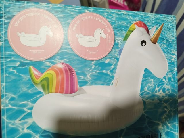 Unicornio hinchable gigante 