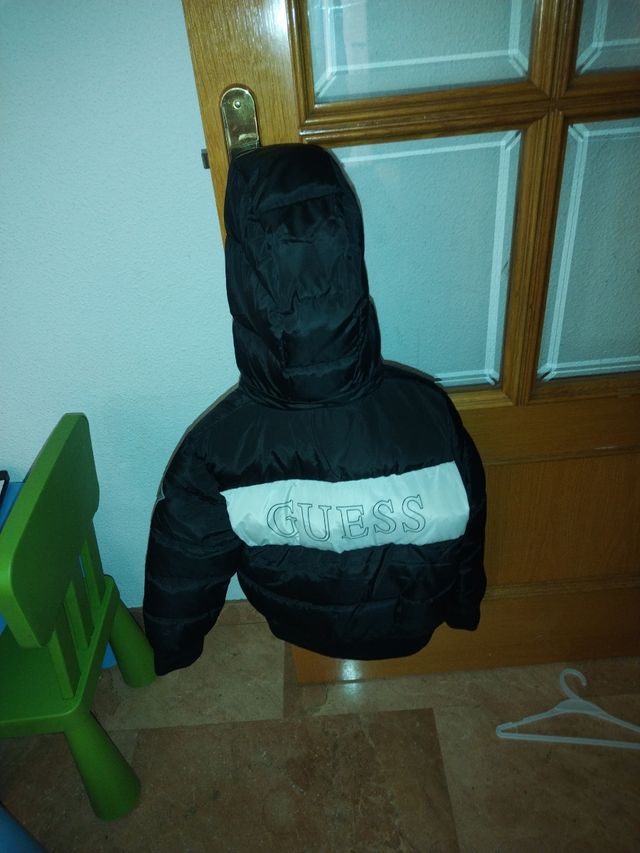 Abrigo guess niño talla 10