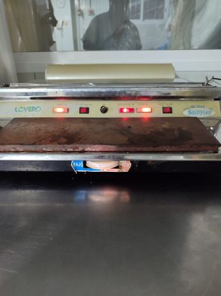 Selladora de bandejas.