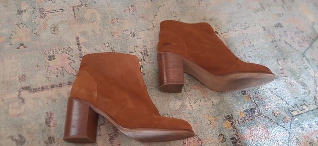 Botines de gamuza color camel