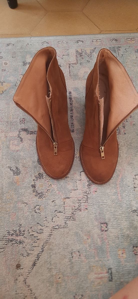 Botines de gamuza color camel