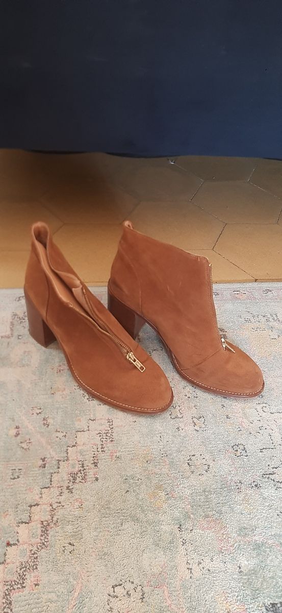 Botines de gamuza color camel