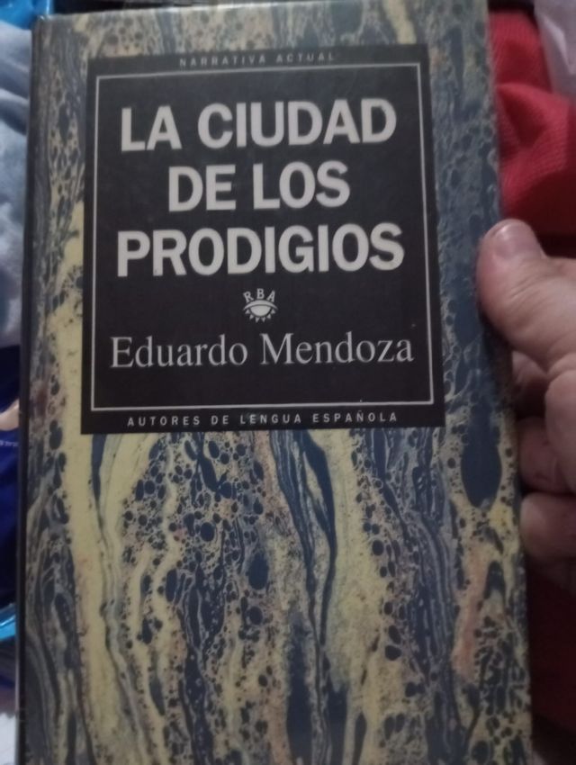 La ciudad de los prodigios, libro