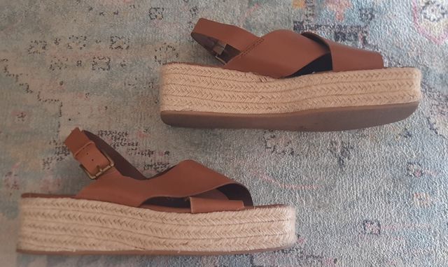 Sandalias de cuña Mango