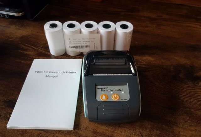 Mini stampante con rotoli di carta termica.