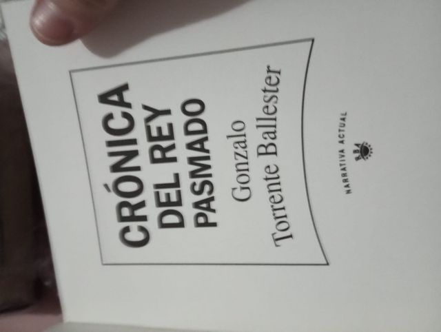 El perro y Crónica del rey pasmado