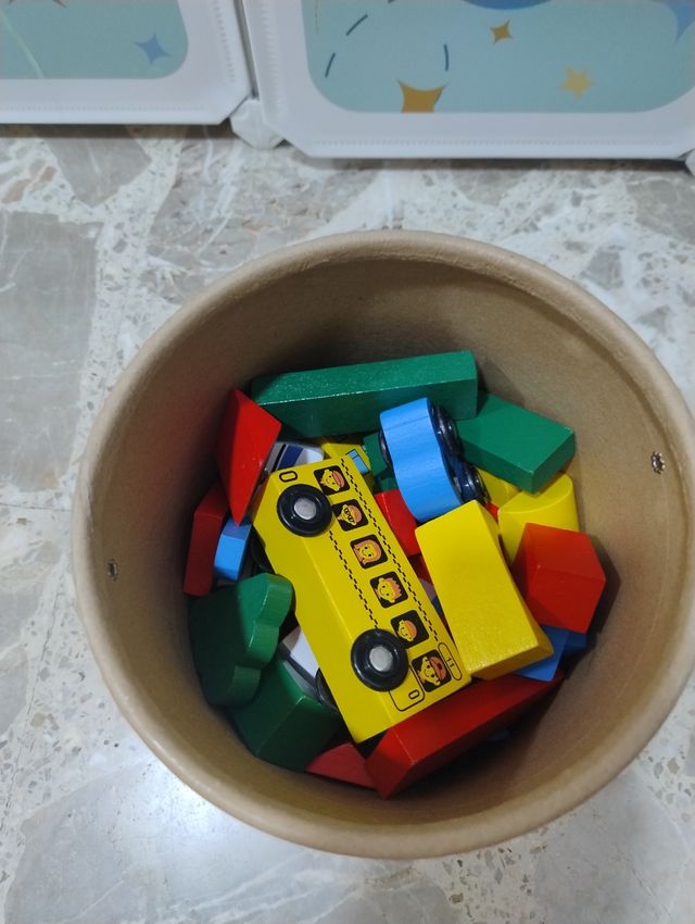 Cubo piezas de madera 