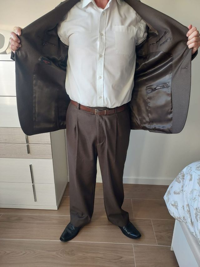 Abito marrone con look da lavoro