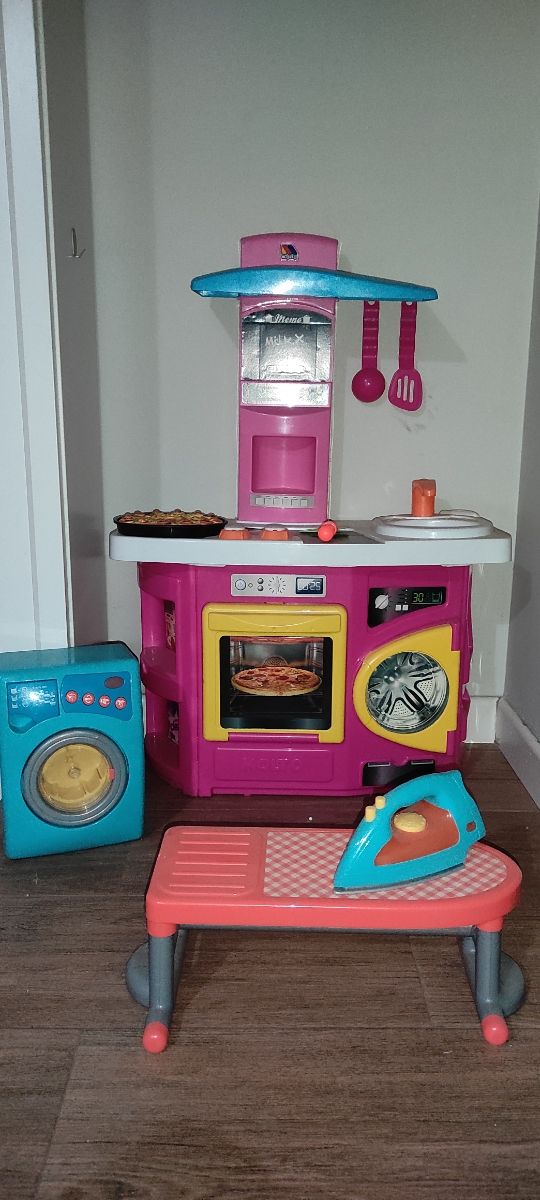 Cocinita plancha y lavadora de juguete