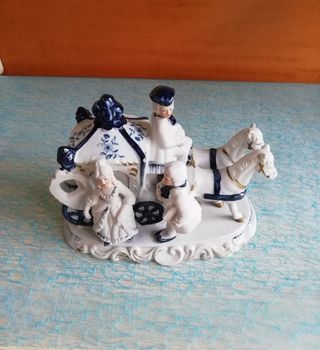 CARROZA INGLESA EN PORCELANA -ANTIGUA FIGURA