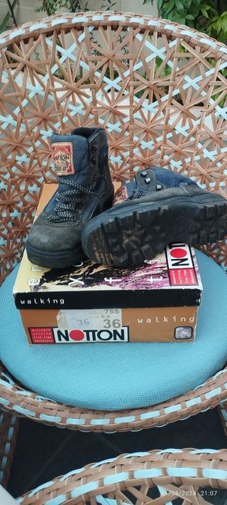 Botas de montaña.