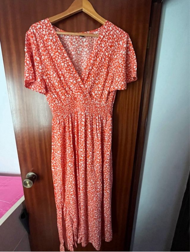Vestido naranja de flores