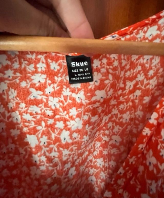 Vestido naranja de flores