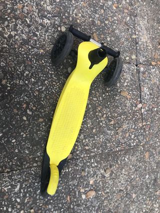Patinete decathlon amarillo. Oxelo B1