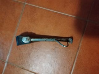 Pata cabras o caballete lateral Aerox