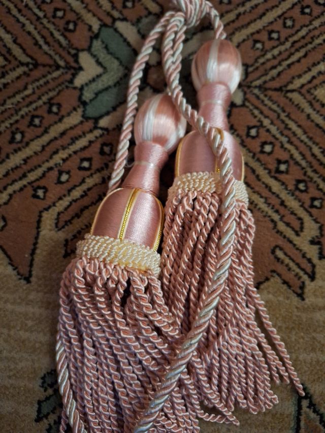 Sujeta cortinas borlas