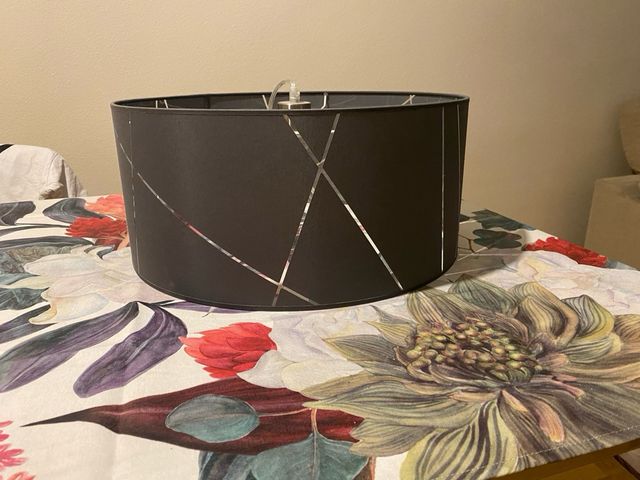 Lámpara gris de estilo moderno