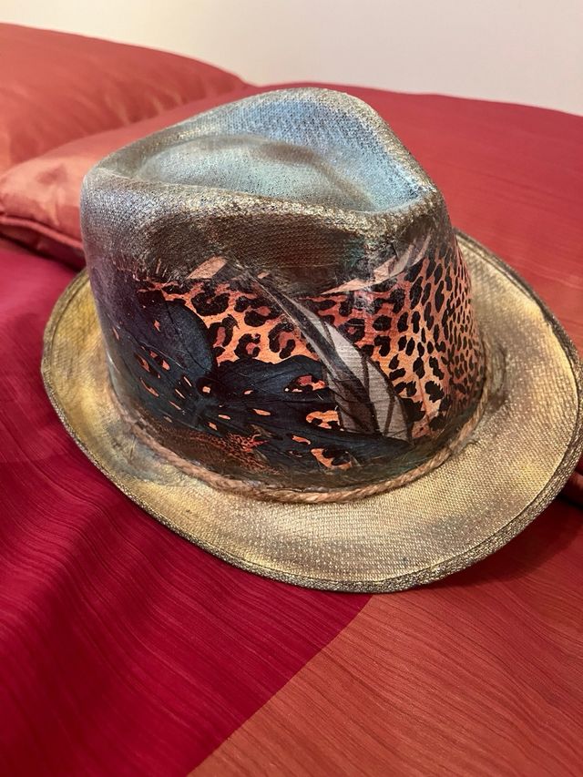 Sombrero pintado a mano