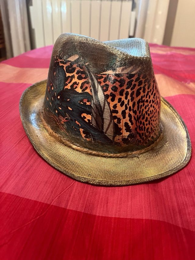Sombrero pintado a mano