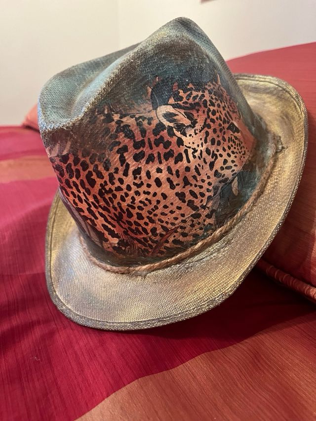 Sombrero pintado a mano