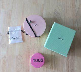 Cajas vacías de Tous y bolsita Thomas Sabo