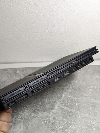 Sony PS2 boxata con accessori