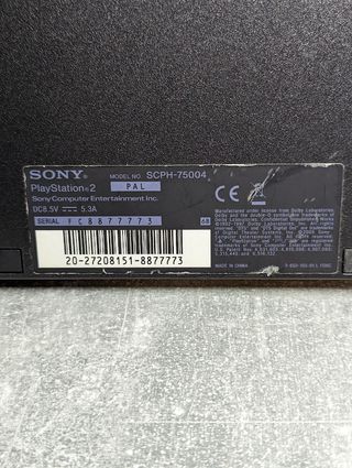 Sony PS2 boxata con accessori