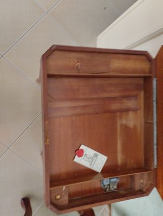 Tavolino portaoggetti con carillon anni 