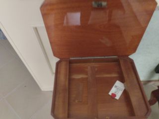 Tavolino portaoggetti con carillon anni 