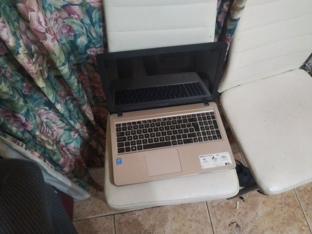 Se vende ordenador para repara  