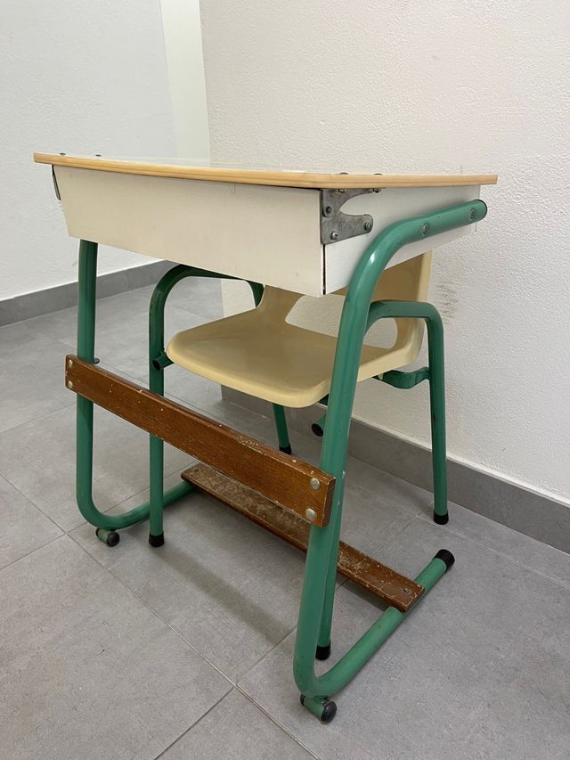 Mesa e cadeira para crianças