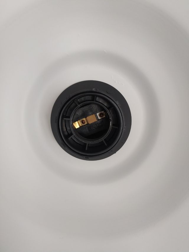 Lámpara metálica IKEA + Bombilla LED + Anclaje