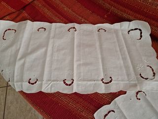 Tre centrini cotone intagliato