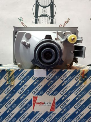 Lancia tema  faro delantero derecho