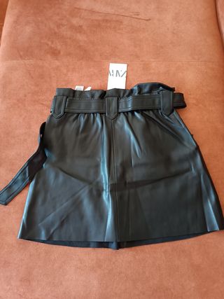 Falda negra de piel sintética Zara T S