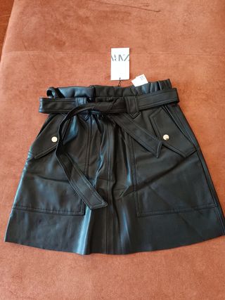 Falda negra de piel sintética Zara T S