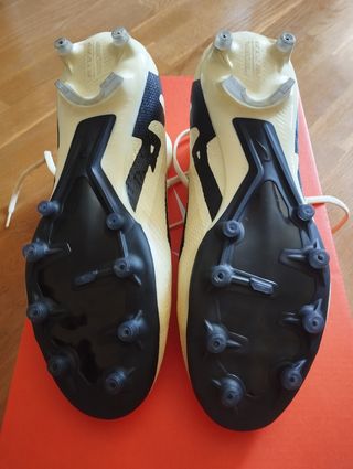 Botas de futbol Nike talla 38. Hago envíos 