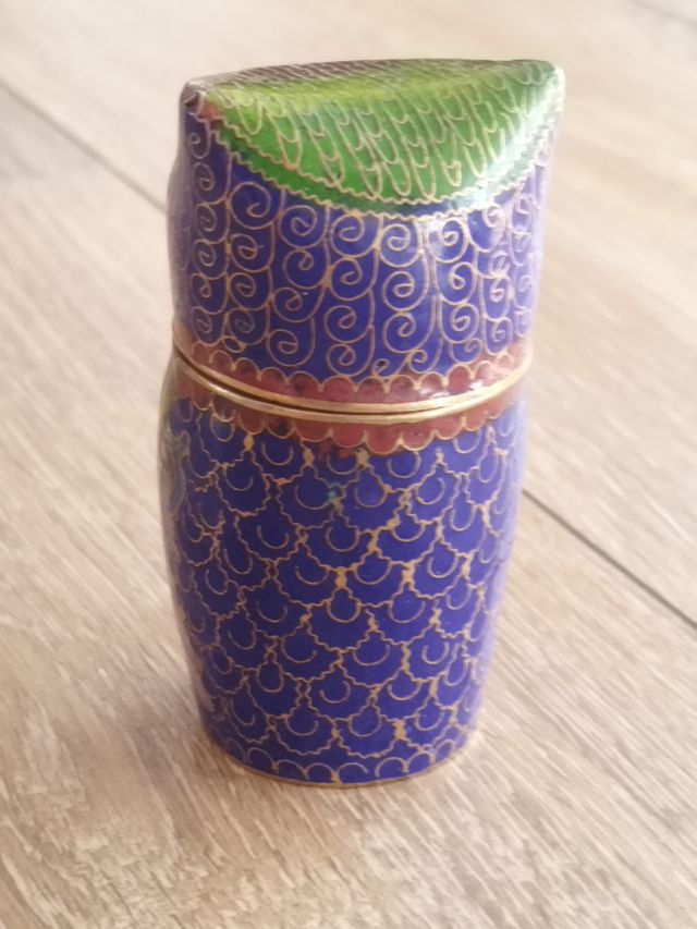 Mocho metálico de decoração