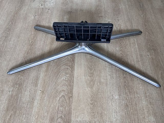 Soporte y pie Samsung TV 55”