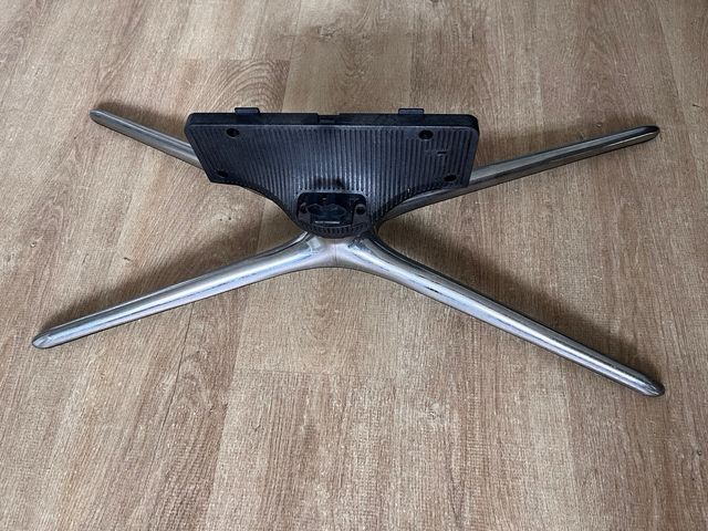 Soporte y pie Samsung TV 55”