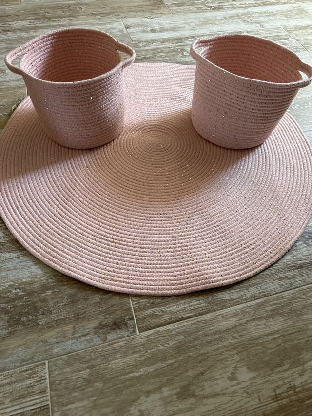 Alfombra y canastas rosas zarahome