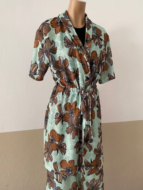 Chaqueta estampado tropical