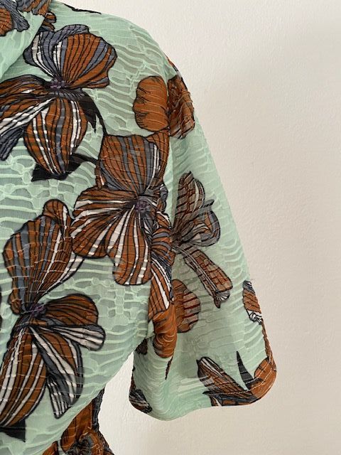 Chaqueta estampado tropical