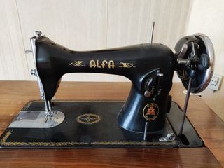 Antigua Máquina de coser ALFA pedal modelo 10047