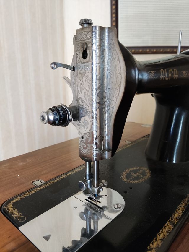 Antigua Máquina de coser ALFA pedal modelo 10047