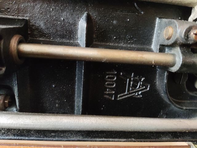 Antigua Máquina de coser ALFA pedal modelo 10047