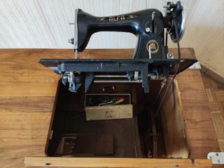Antigua Máquina de coser ALFA pedal modelo 10047