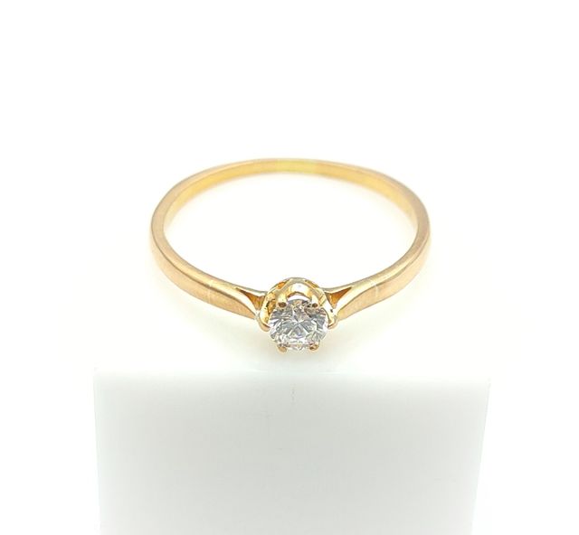 Anillo Oro con Diamante Central