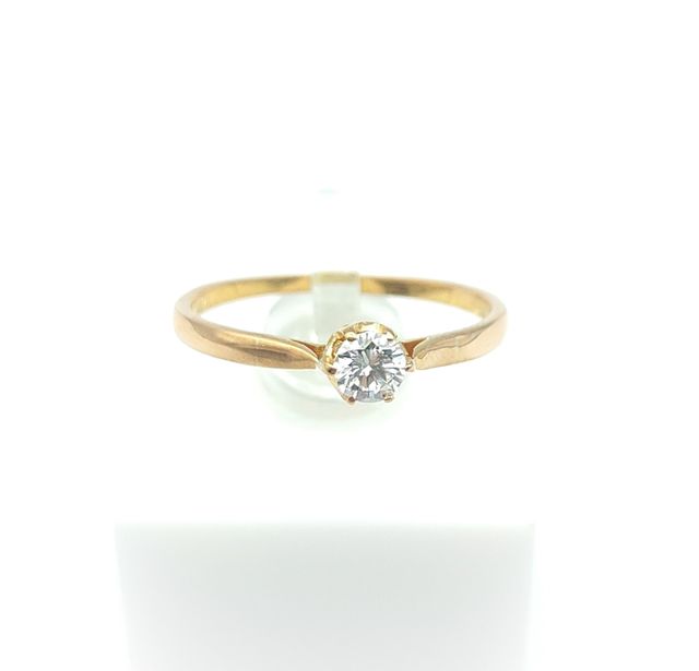 Anillo Oro con Diamante Central