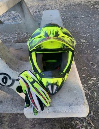 Casco motocross + guantes de regalo